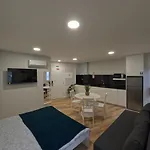 Pretas Village Flats アパート フンシャル